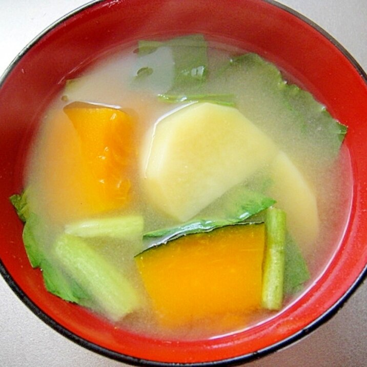 かぼちゃとじゃがいも小松菜の味噌汁